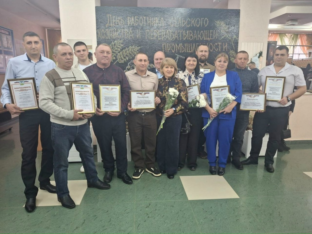 В ЦКР посёлка Волоконовка состоялось яркое торжественное мероприятие, посвящённое подведению итогов 2025 года и закрытию года Защитников Отечества!