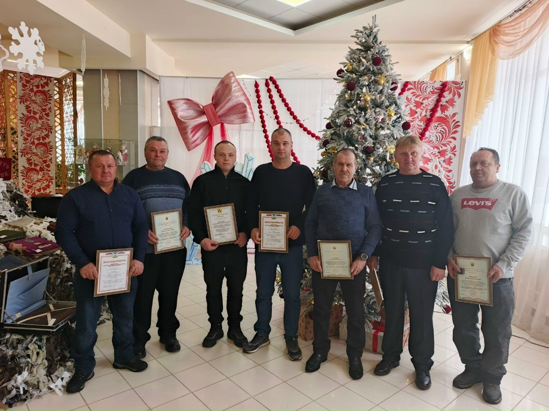 В ЦКР посёлка Волоконовка состоялось яркое торжественное мероприятие, посвящённое подведению итогов 2025 года и закрытию года Защитников Отечества!