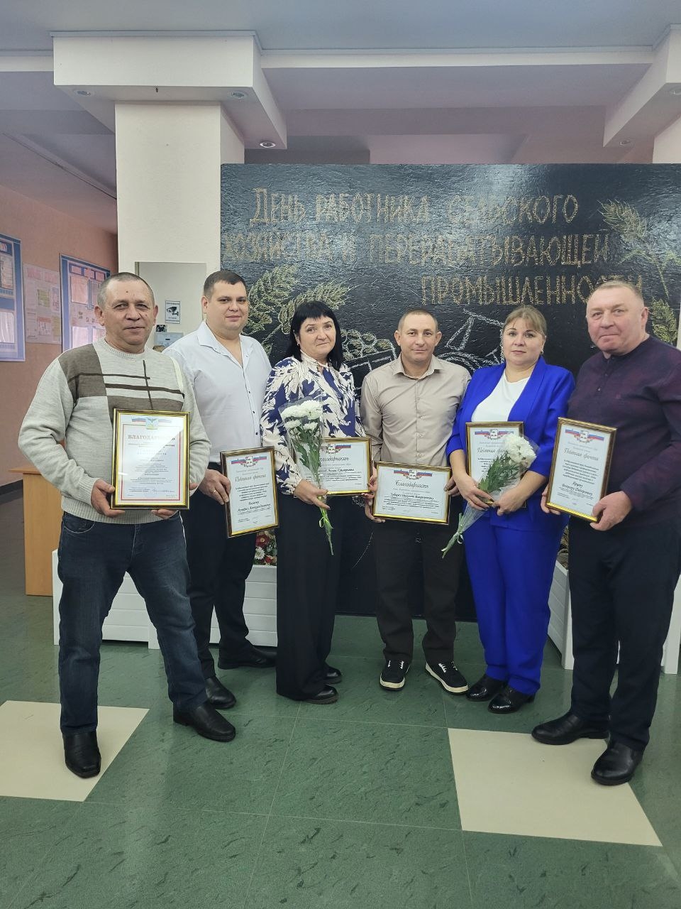 В ЦКР посёлка Волоконовка состоялось яркое торжественное мероприятие, посвящённое подведению итогов 2025 года и закрытию года Защитников Отечества!