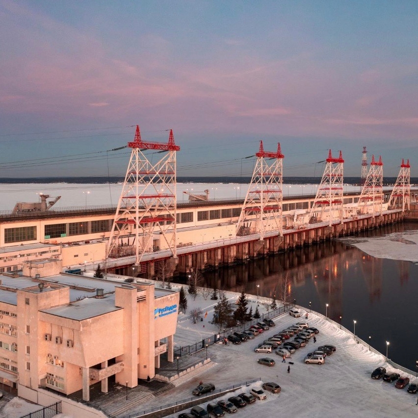 Чебоксарская ГЭС 15 января 1981 года была официально включена в число действующих предприятий Советского Союза Министерством энергетики и электрификации СССР.