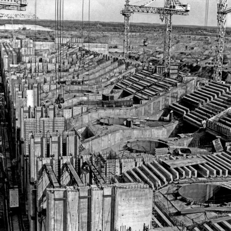 Чебоксарская ГЭС 15 января 1981 года была официально включена в число действующих предприятий Советского Союза Министерством энергетики и электрификации СССР.