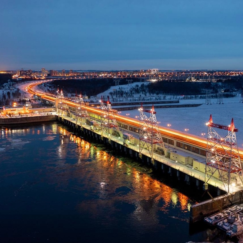 Чебоксарская ГЭС 15 января 1981 года была официально включена в число действующих предприятий Советского Союза Министерством энергетики и электрификации СССР.