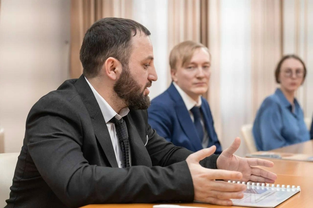 Участники V Конгресса молодых ученых рассказали Валерию Фалькову о вкладе своих разработок в достижение национальных целей России.