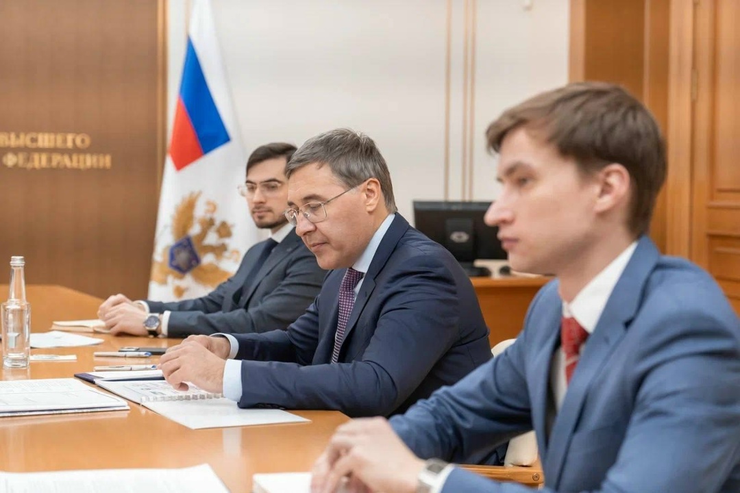 Участники V Конгресса молодых ученых рассказали Валерию Фалькову о вкладе своих разработок в достижение национальных целей России.