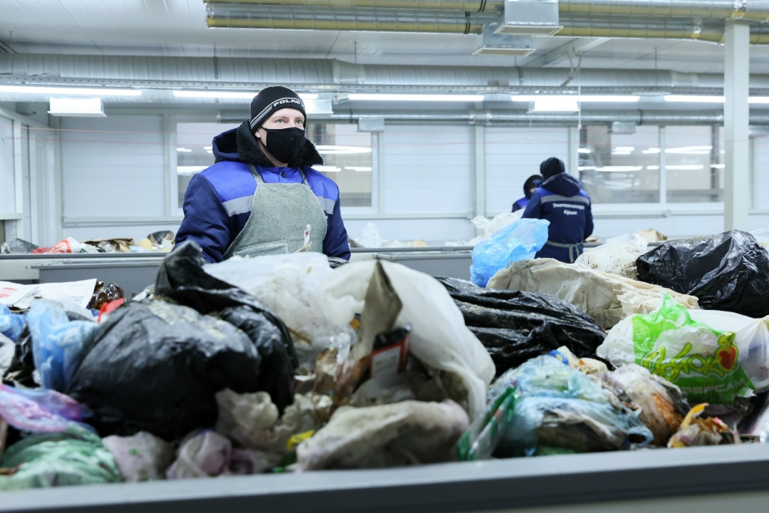 Дмитрий Патрушев осмотрел новые объекты обращения с твердыми коммунальными отходами в Республике Крым.