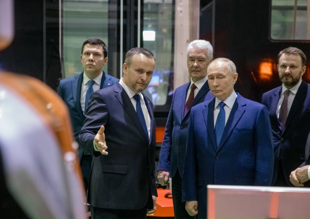 Роверы, роботакси и автономные грузовики: Владимир Путин ознакомился с передовыми отечественными технологиями