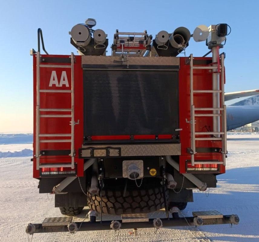 Какая красота, вызывайте пожарных! Хотя подождите… Они уже здесь! Парк пожарно-спасательной службы аэропорта Кольцово пополнил новенький КАМАЗ.