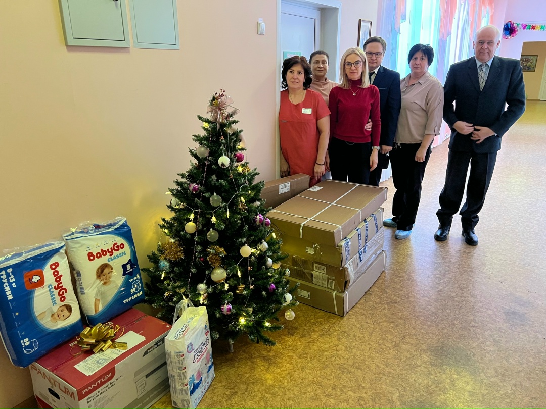 Сотрудники Верхне-Донского управления Ростехнадзора поздравили с новым 2026 годом пациентов детского отделения паллиативной медицинской помощи Воронежской…