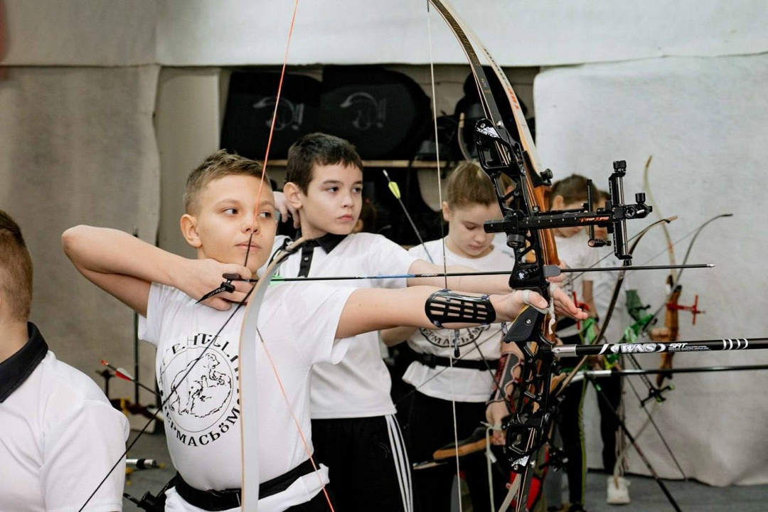 По следам Перы-богатыря ЛУКОЙЛ поддержал соревнования Федерации стрельбы из лука в Республике Коми.