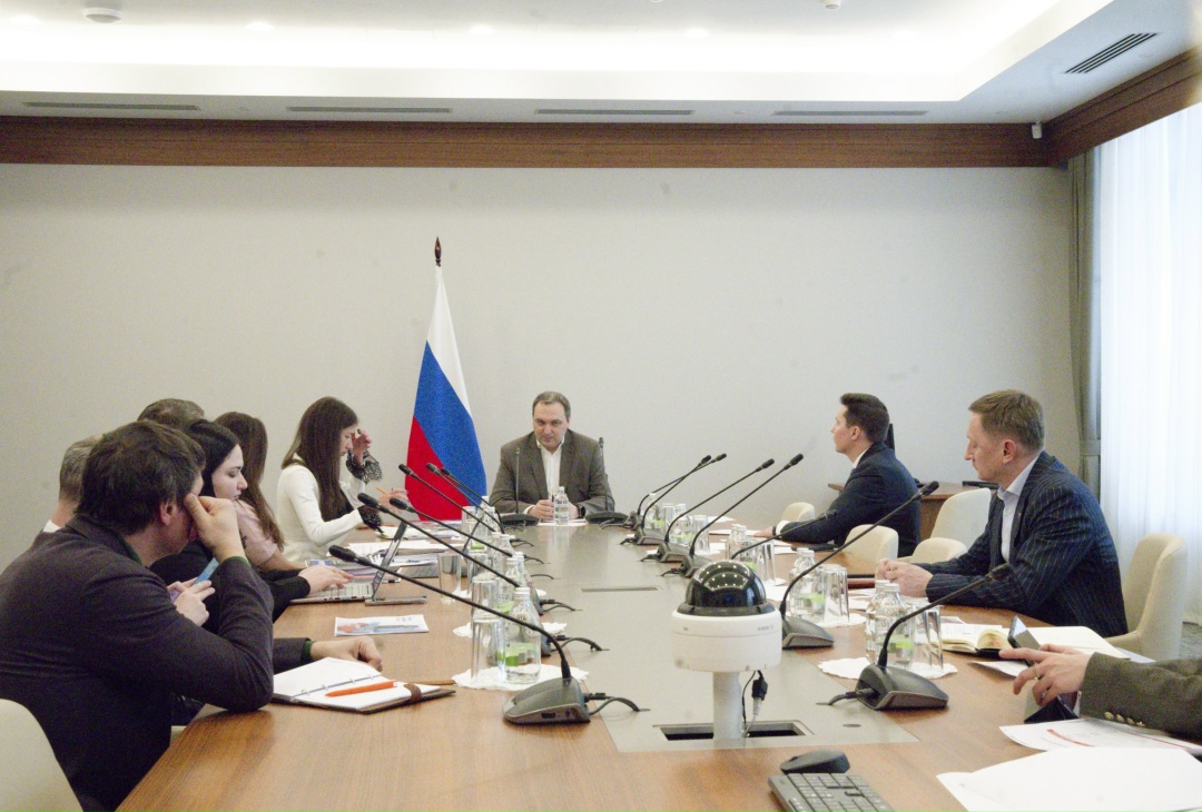 В Минстрое России представили перспективные разработки в области роботизированной уборки городских территорий