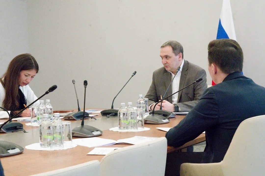 В Минстрое России представили перспективные разработки в области роботизированной уборки городских территорий