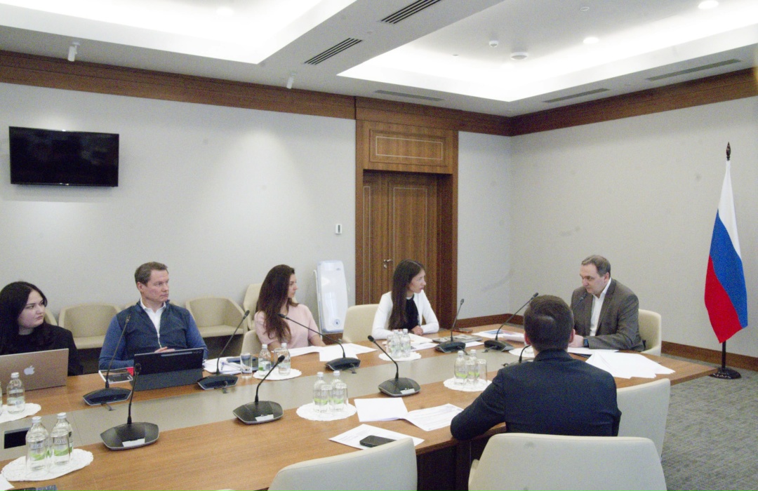 В Минстрое России представили перспективные разработки в области роботизированной уборки городских территорий