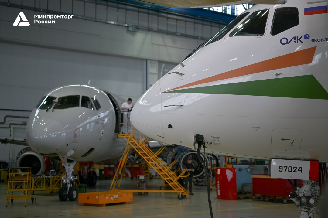 Новый интерьер Superjet 100 На филиале ПАО «Яковлев» - «Региональные самолеты» (входит в ОАК Госкорпорации «Ростех») завершилась установка отечественного…