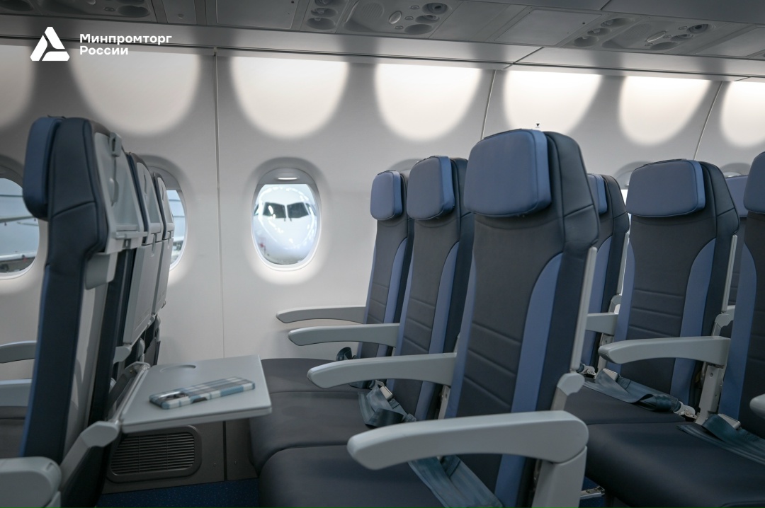 Новый интерьер Superjet 100 На филиале ПАО «Яковлев» - «Региональные самолеты» (входит в ОАК Госкорпорации «Ростех») завершилась установка отечественного…