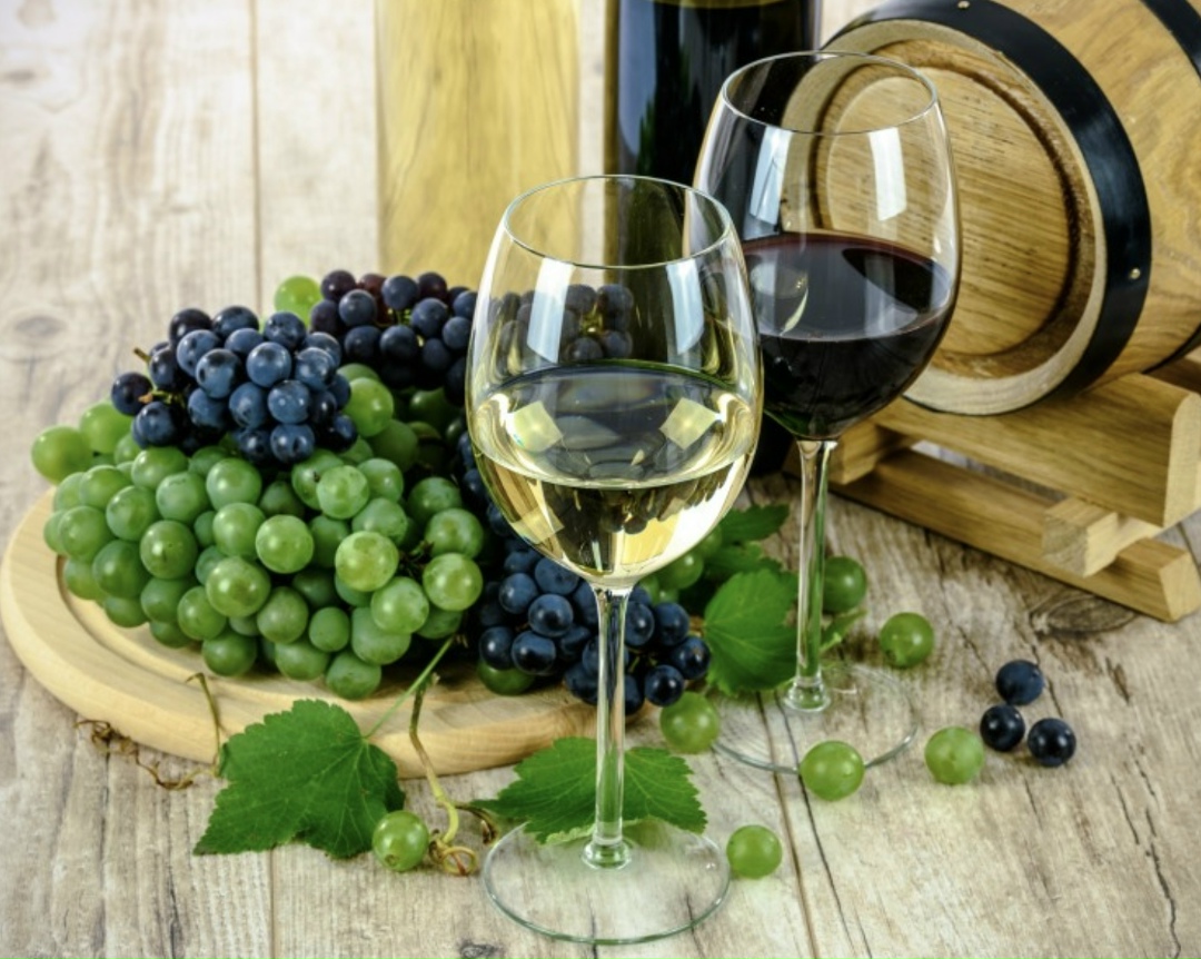 По прогнозу Роскачества, в этом году продолжится расширение ассортимента российских вин в таре небольшого объема - жестяных банках и небольших стеклянных…