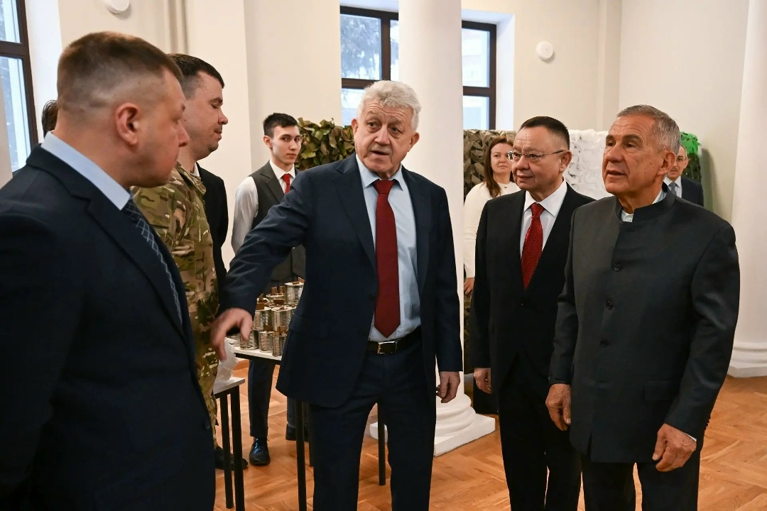 Глава Минстроя России Ирек Файзуллин в ходе рабочей поездки в Татарстан совместно с Раисом Республики Рустамом Миннихановым посетил Казанский государственный…