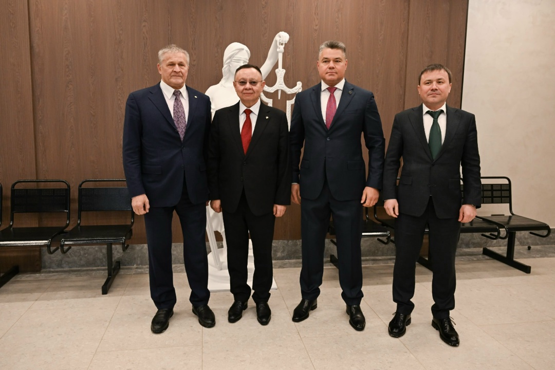 Министр строительства и ЖКХ РФ Ирек Файзуллин в рамках поездки в Республику Татарстан осмотрел инфраструктурные объекты