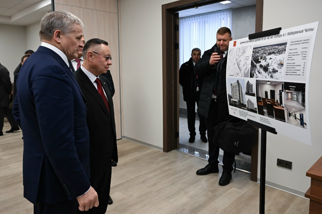 Министр строительства и ЖКХ РФ Ирек Файзуллин в рамках поездки в Республику Татарстан осмотрел инфраструктурные объекты