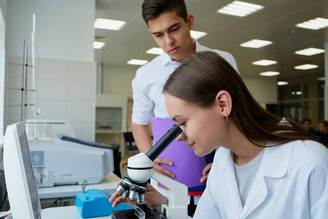 Дмитрий Чернышенко и Валерий Фальков поздравили аспирантов с профессиональным праздником.