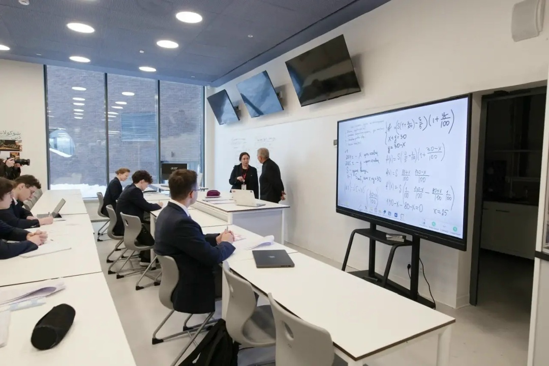 Глава Минстроя России Ирек Файзуллин совместно с губернатором Московской области Андреем Воробьевым и Раисом Республики Татарстан Рустамом Миннихановым посетил…