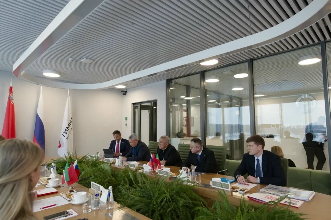 Глава Минстроя России Ирек Файзуллин совместно с губернатором Московской области Андреем Воробьевым и Раисом Республики Татарстан Рустамом Миннихановым посетил…