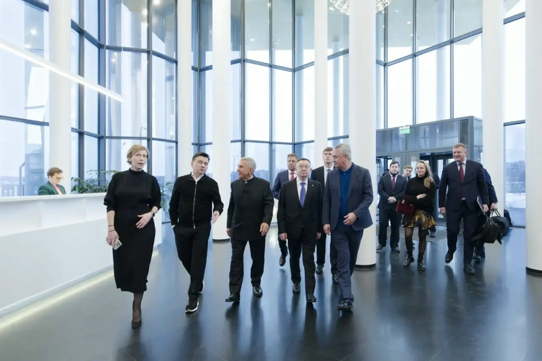 Глава Минстроя России Ирек Файзуллин совместно с губернатором Московской области Андреем Воробьевым и Раисом Республики Татарстан Рустамом Миннихановым посетил…