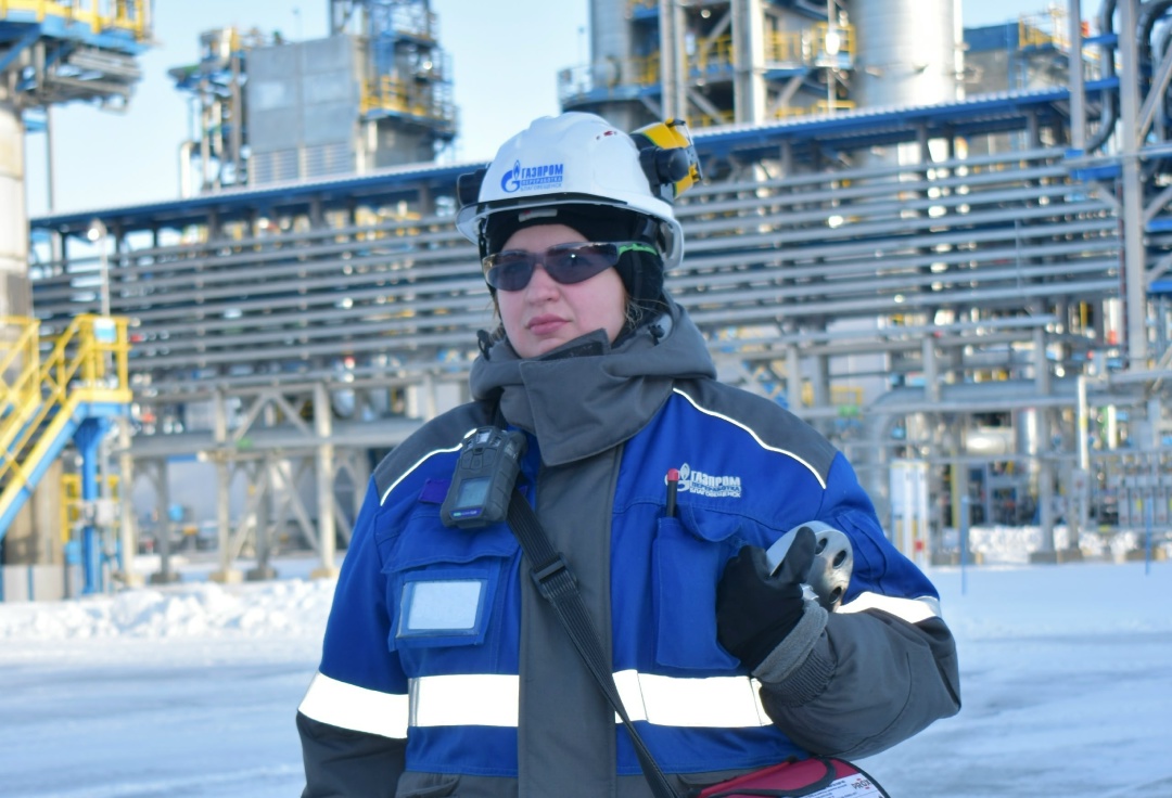 ЗАМЕРЫ ТОЧКИ РОСЫ Мы уже рассказывали о процессе отбора проб газа работниками Центральной заводской лаборатории Амурского ГПЗ