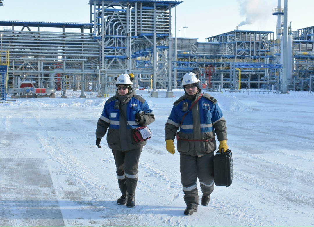 ЗАМЕРЫ ТОЧКИ РОСЫ Мы уже рассказывали о процессе отбора проб газа работниками Центральной заводской лаборатории Амурского ГПЗ