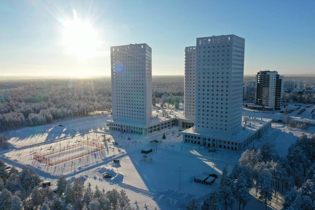 Алхимия новоселья В Когалыме завершается строительство самого высотного здания города — жилого комплекса «Философский камень»