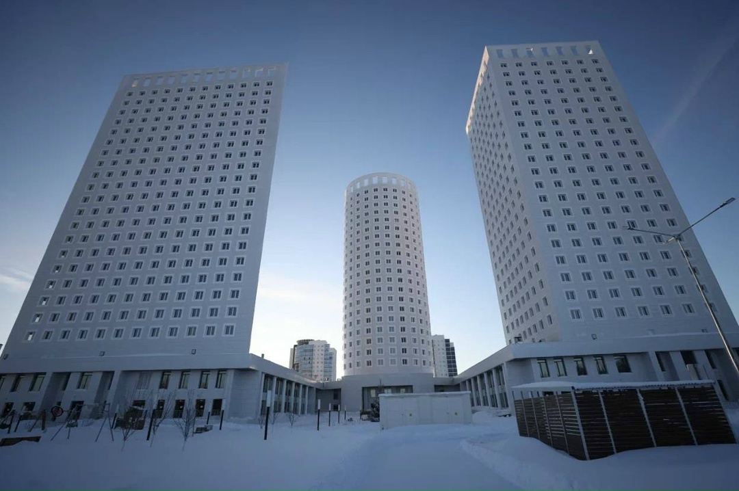Алхимия новоселья В Когалыме завершается строительство самого высотного здания города — жилого комплекса «Философский камень»