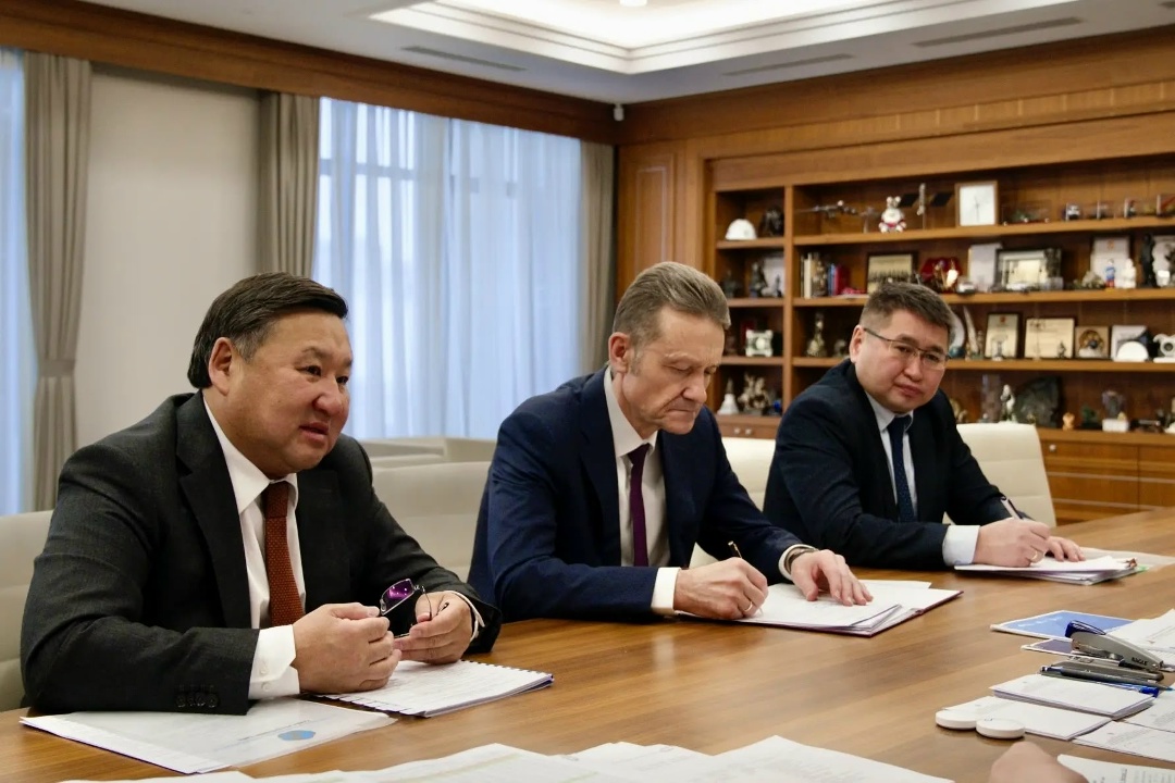 Министр строительства и ЖКХ РФ Ирек Файзуллин провел рабочую встречу с Главой Республики Тыва Владиславом Ховалыгом