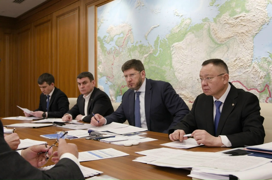 Министр строительства и ЖКХ РФ Ирек Файзуллин провел рабочую встречу с Главой Республики Тыва Владиславом Ховалыгом