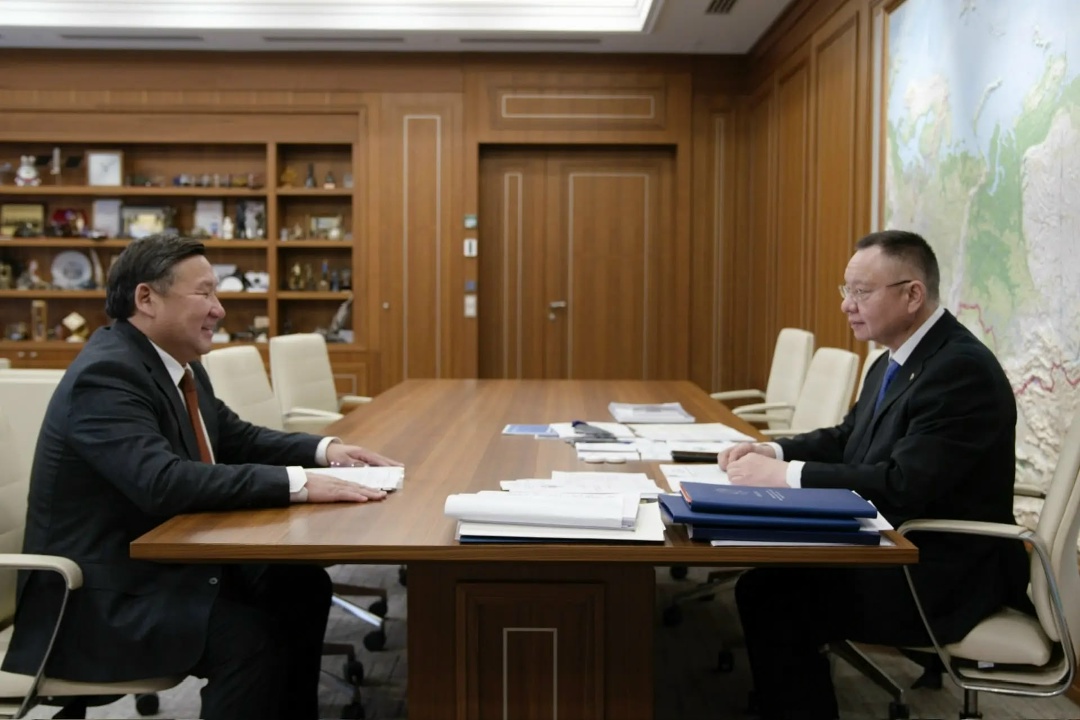 Министр строительства и ЖКХ РФ Ирек Файзуллин провел рабочую встречу с Главой Республики Тыва Владиславом Ховалыгом