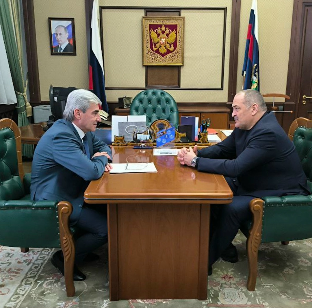 Руководитель Федеральной службы по экологическому, технологическому и атомному надзору Александр Трембицкий встретился с Главой Республики Дагестан Сергеем…