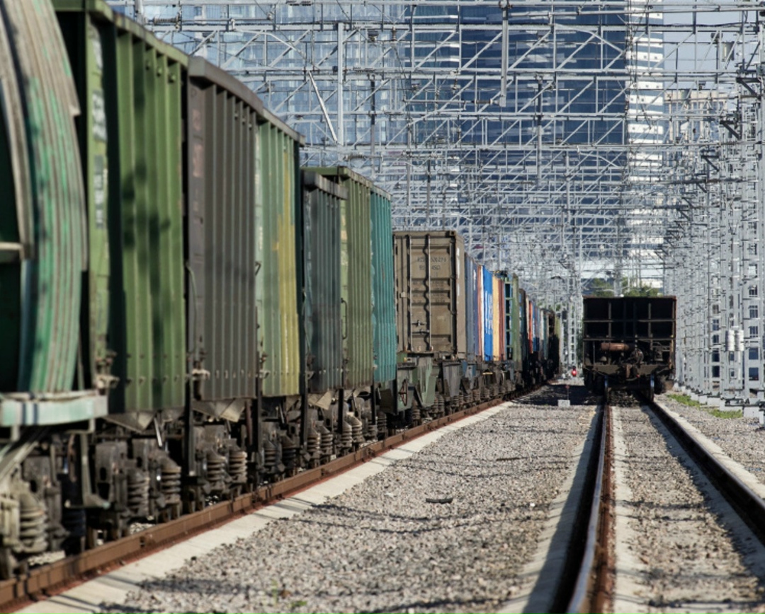 Экспорт зерна по сети РЖД в 2025 году сократился на 22,7%, до 18,7 млн т, перевозка по внутрироссийским направлениям выросла на 17,7%, сообщил железнодорожный…