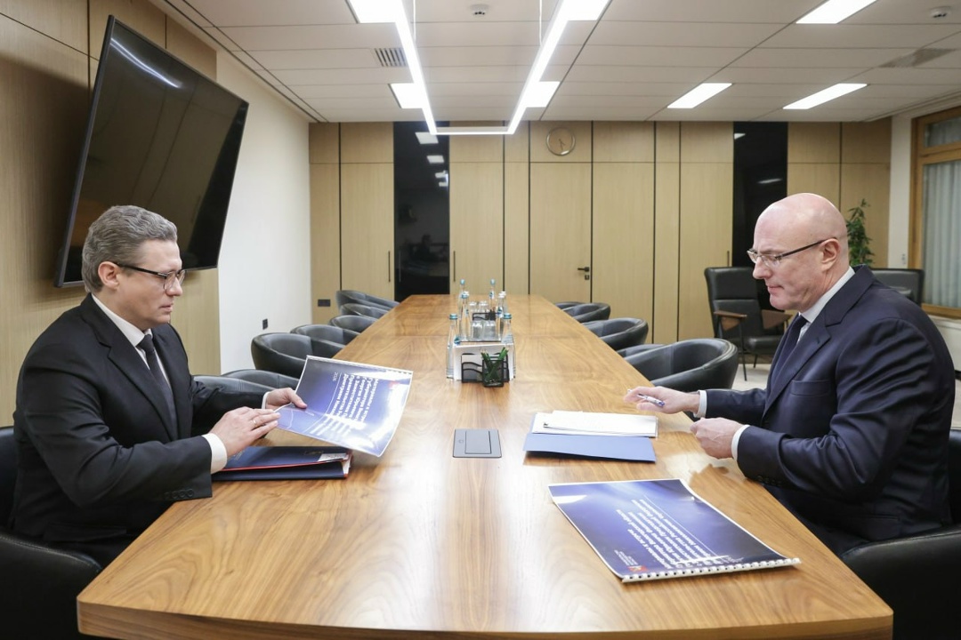 Дмитрий Чернышенко обсудил с губернатором Вологодской области Георгием Филимоновым развитие детских садов в регионе.