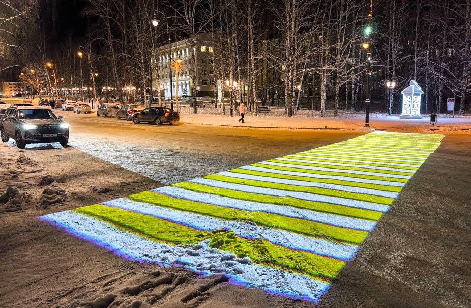 Зебры Республики Коми При поддержке ЛУКОЙЛа на дорогах Сыктывкара и Ухты установили проекторов пешеходных переходов