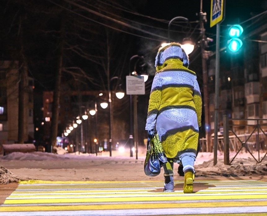 Зебры Республики Коми При поддержке ЛУКОЙЛа на дорогах Сыктывкара и Ухты установили проекторов пешеходных переходов