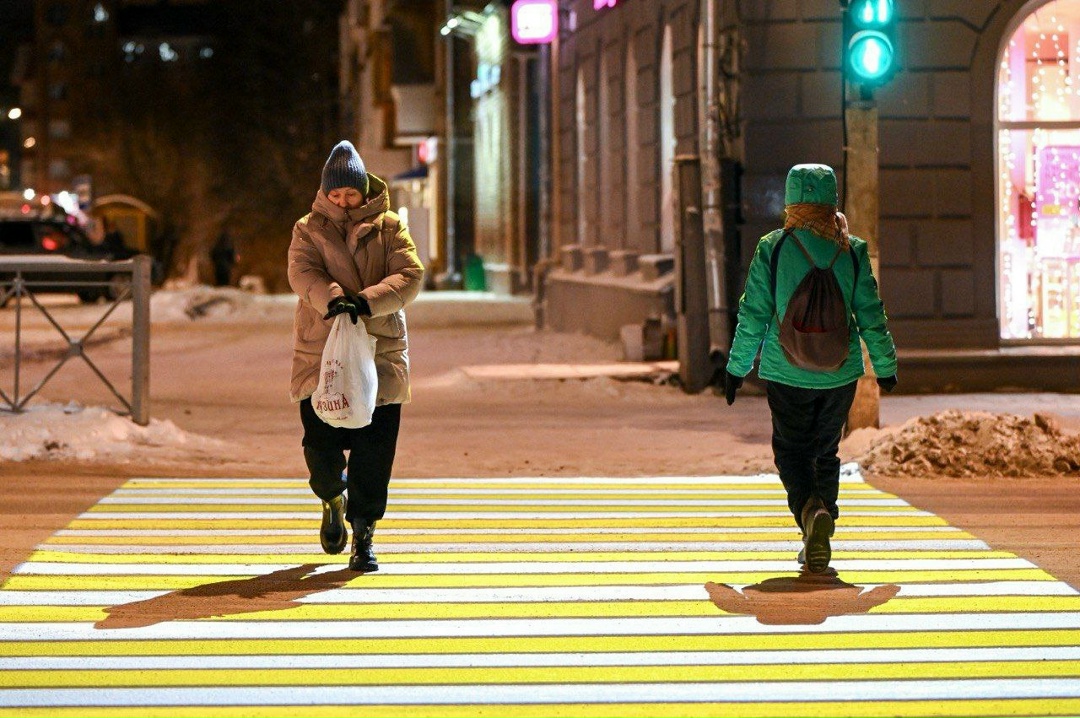 Зебры Республики Коми При поддержке ЛУКОЙЛа на дорогах Сыктывкара и Ухты установили проекторов пешеходных переходов