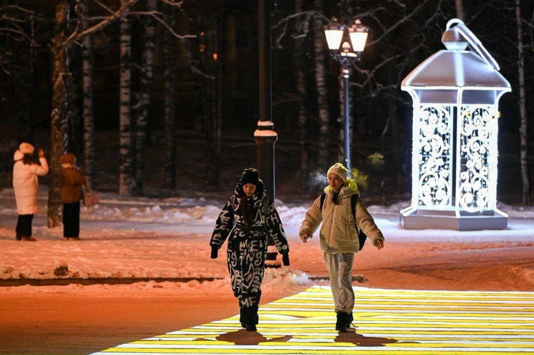 Зебры Республики Коми При поддержке ЛУКОЙЛа на дорогах Сыктывкара и Ухты установили проекторов пешеходных переходов