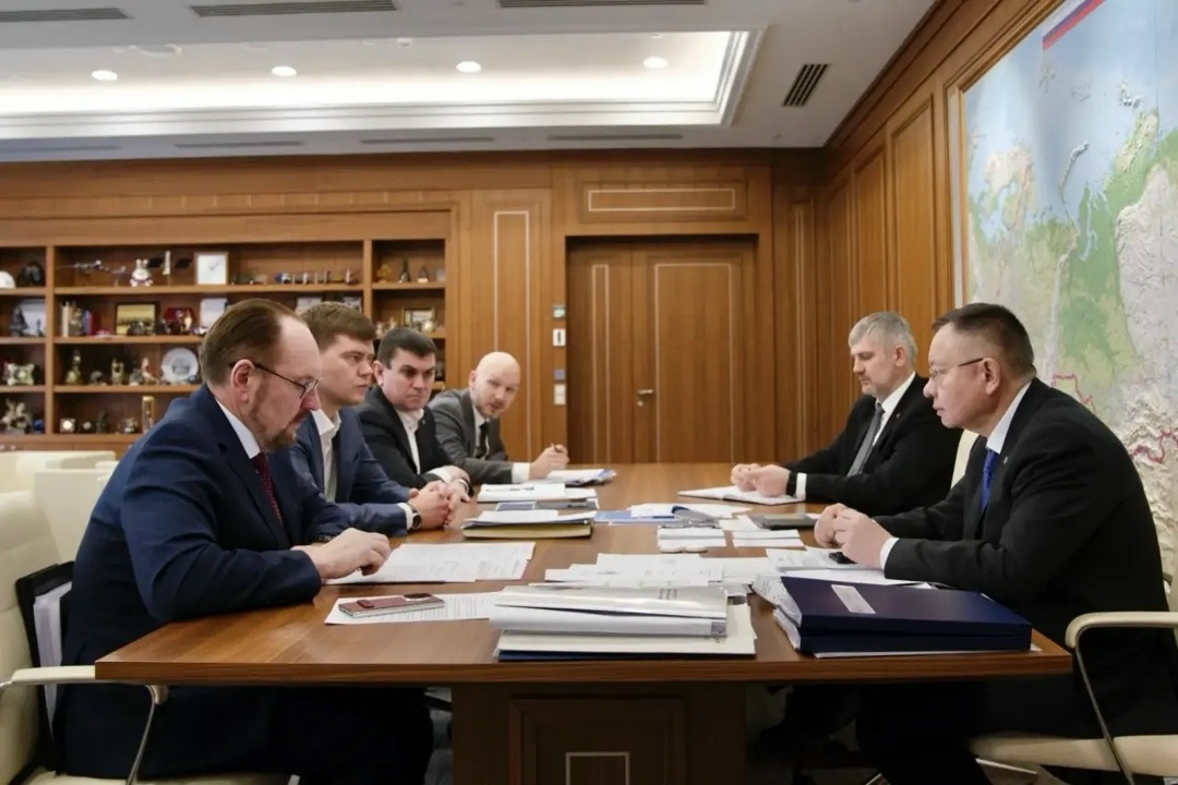 Министр строительства и ЖКХ РФ Ирек Файзуллин провел совещание по вопросам развития искусственного интеллекта в строительной отрасли и ЖКХ