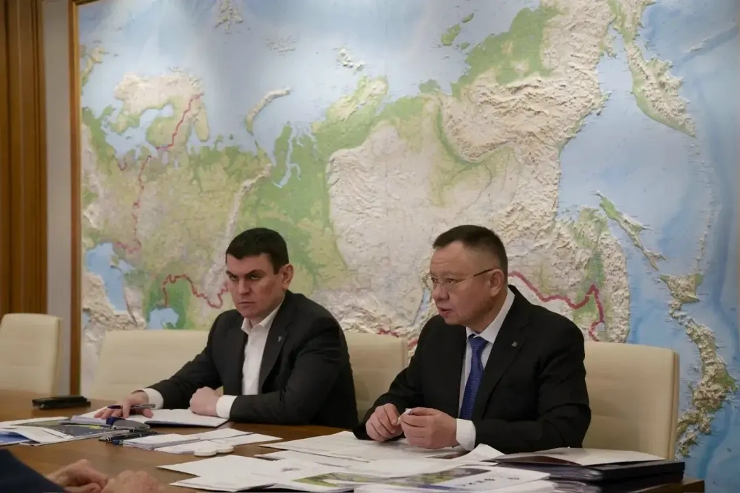 Министр строительства и ЖКХ РФ Ирек Файзуллин провел рабочую встречу с директором Всероссийского детского центра «Орленок» Александром Джеусом