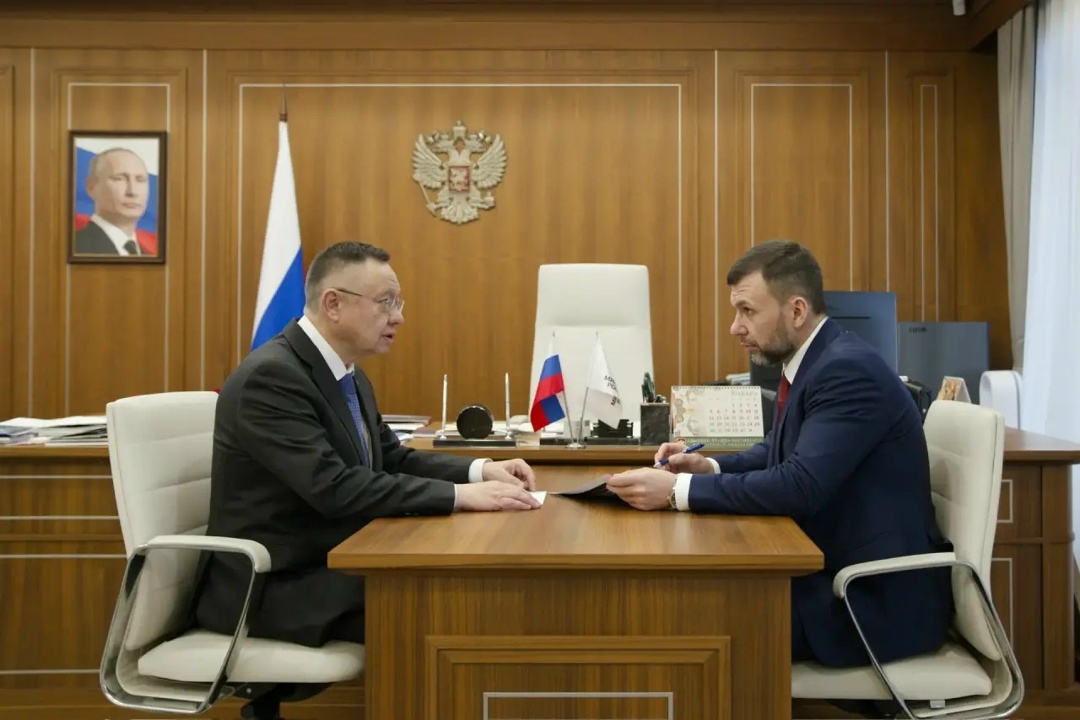 Глава Минстроя России Ирек Файзуллин провел рабочую встречу с Главой ДНР Денисом Пушилиным