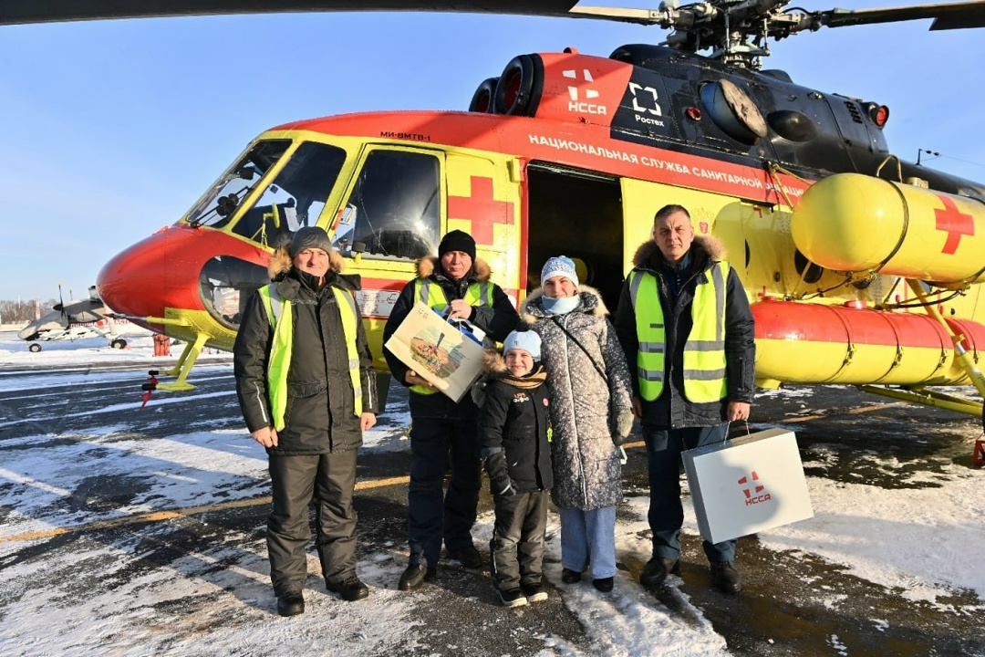 Когда заветные желания сбываются Благодаря Национальной службе санитарной авиации Ростеха и губернатору Коми семилетний мальчик полетал на вертолете.