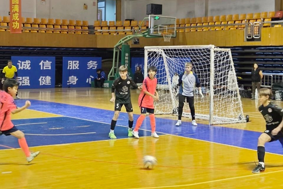 НОВАЯ ПОБЕДА Юные спортсмены футбольного клуба «Метеор» города Свободного, в котором играют дети амурских газопереработчиков, продолжают успешно выступать на…