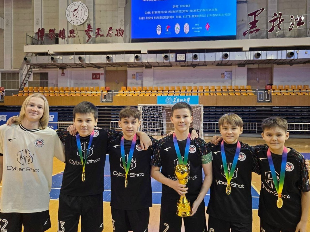 НОВАЯ ПОБЕДА Юные спортсмены футбольного клуба «Метеор» города Свободного, в котором играют дети амурских газопереработчиков, продолжают успешно выступать на…