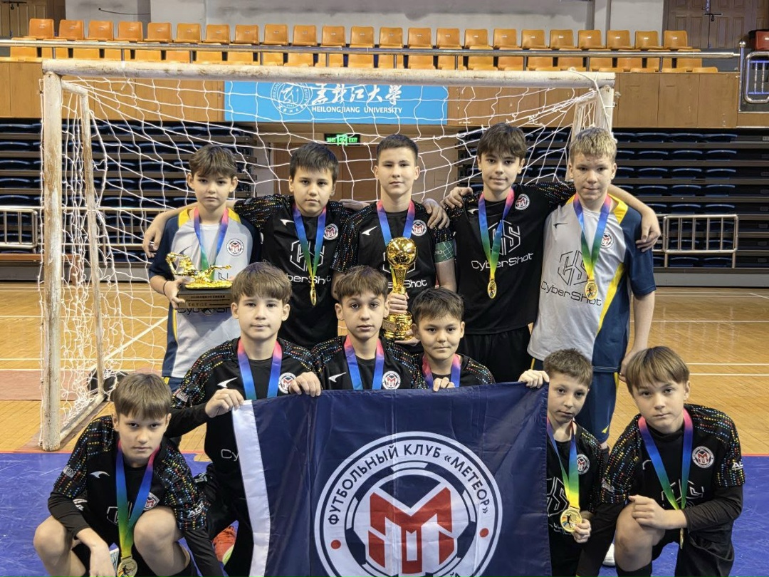 НОВАЯ ПОБЕДА Юные спортсмены футбольного клуба «Метеор» города Свободного, в котором играют дети амурских газопереработчиков, продолжают успешно выступать на…