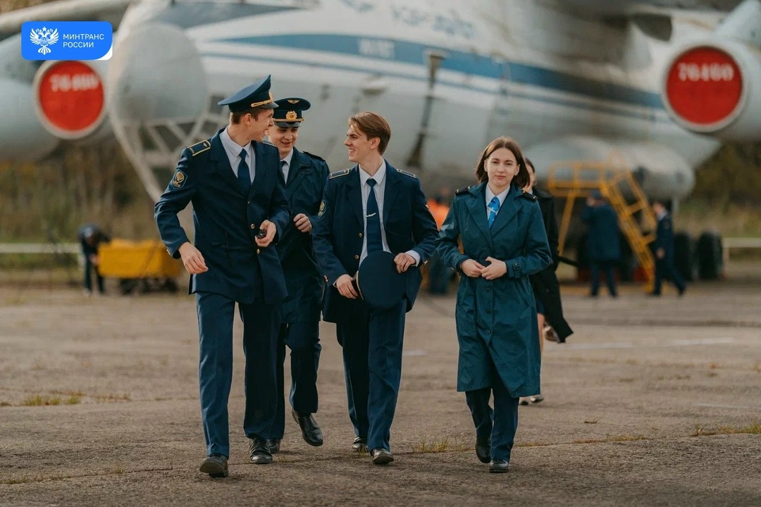 Глава Минтранса Андрей Никитин поздравил студентов с праздником