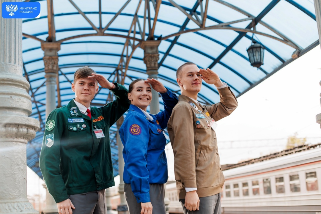 Глава Минтранса Андрей Никитин поздравил студентов с праздником