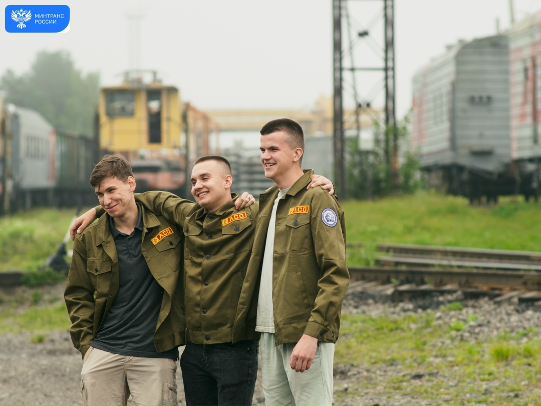 Глава Минтранса Андрей Никитин поздравил студентов с праздником